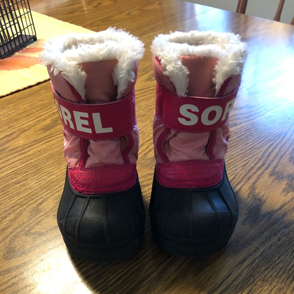 Sorel Little girls pink winter boots.
